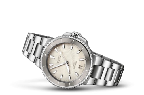 Oris Aquis Date 36.5 Stainless Steel / MOP / Bracelet