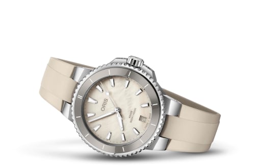 Oris Aquis Date 36.5 Stainless Steel / MOP / Rubber