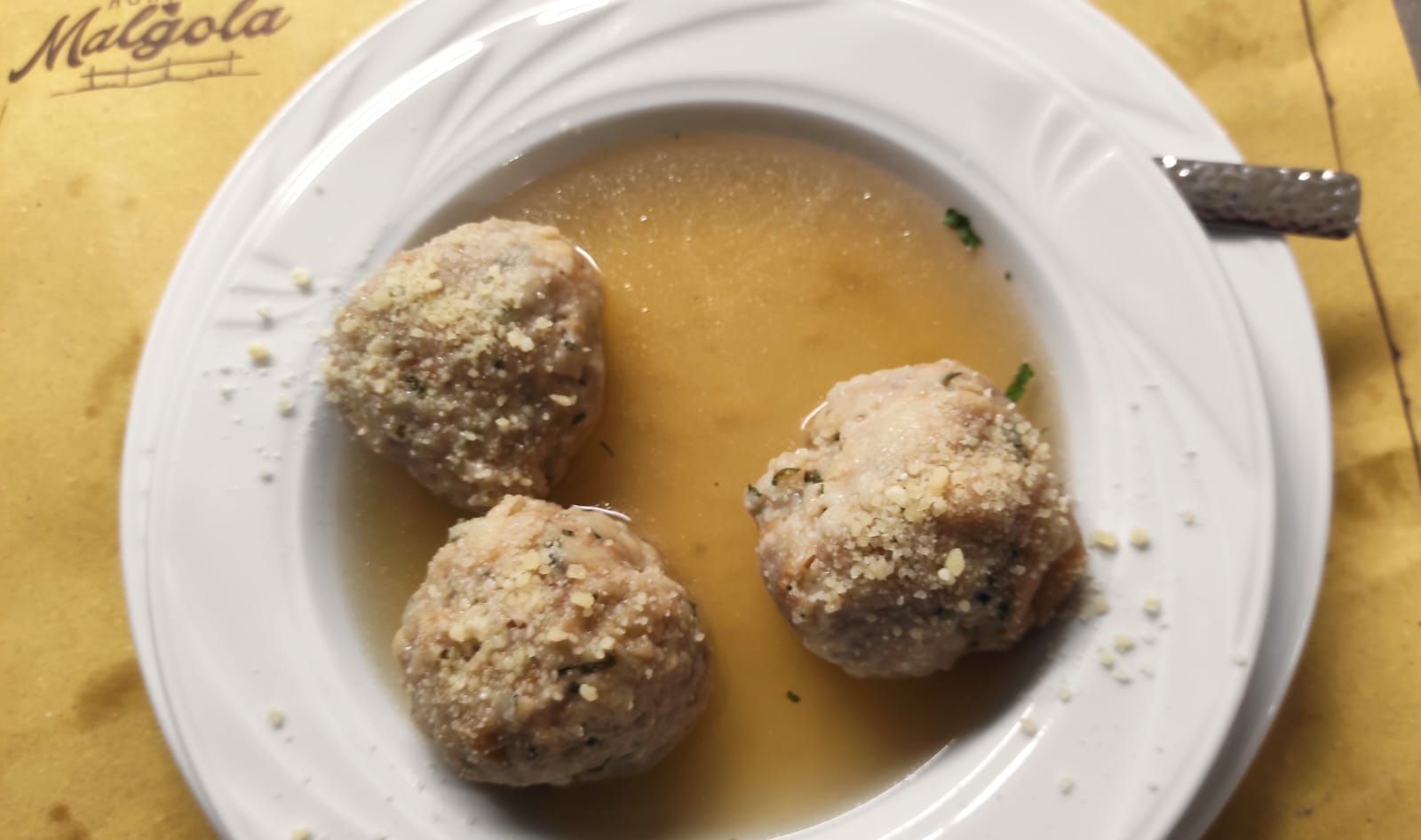 Foto del piatto: Canederli in brodo con carne locale e formaggio