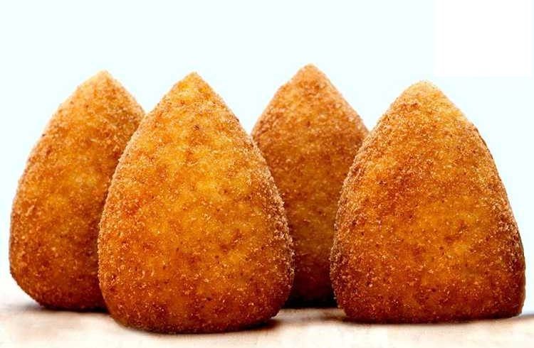 Аранчини и уличная еда в Кьяналеа