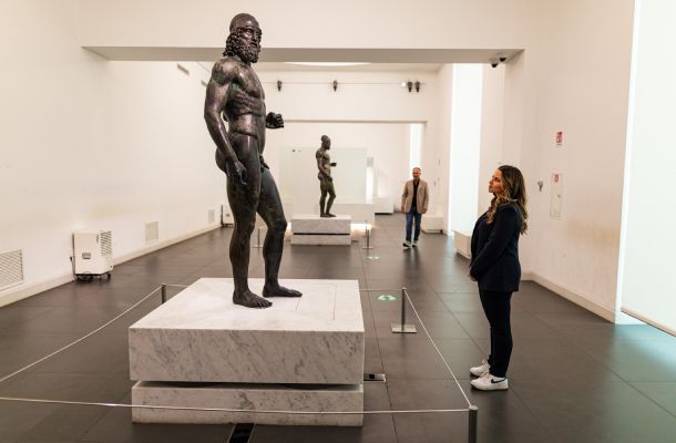 Риаческие бронзовые изделия в Археологическом музее
