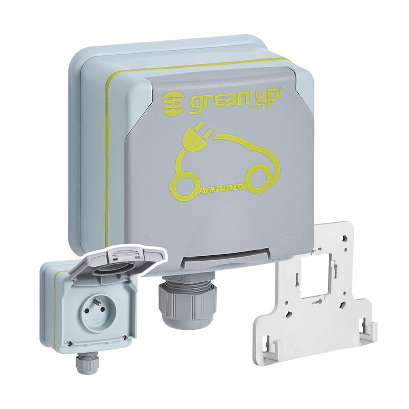 LEGRAND, Green Up stopcontact voor elektrische voertuigen & plug-in hybride voertuigen, snellaadsysteem voor E-auto's, mode 1 & 2 compatibel, 1-fase, laadstroom van 8-16A, 3,7kW, 230V, inbouw, IK10