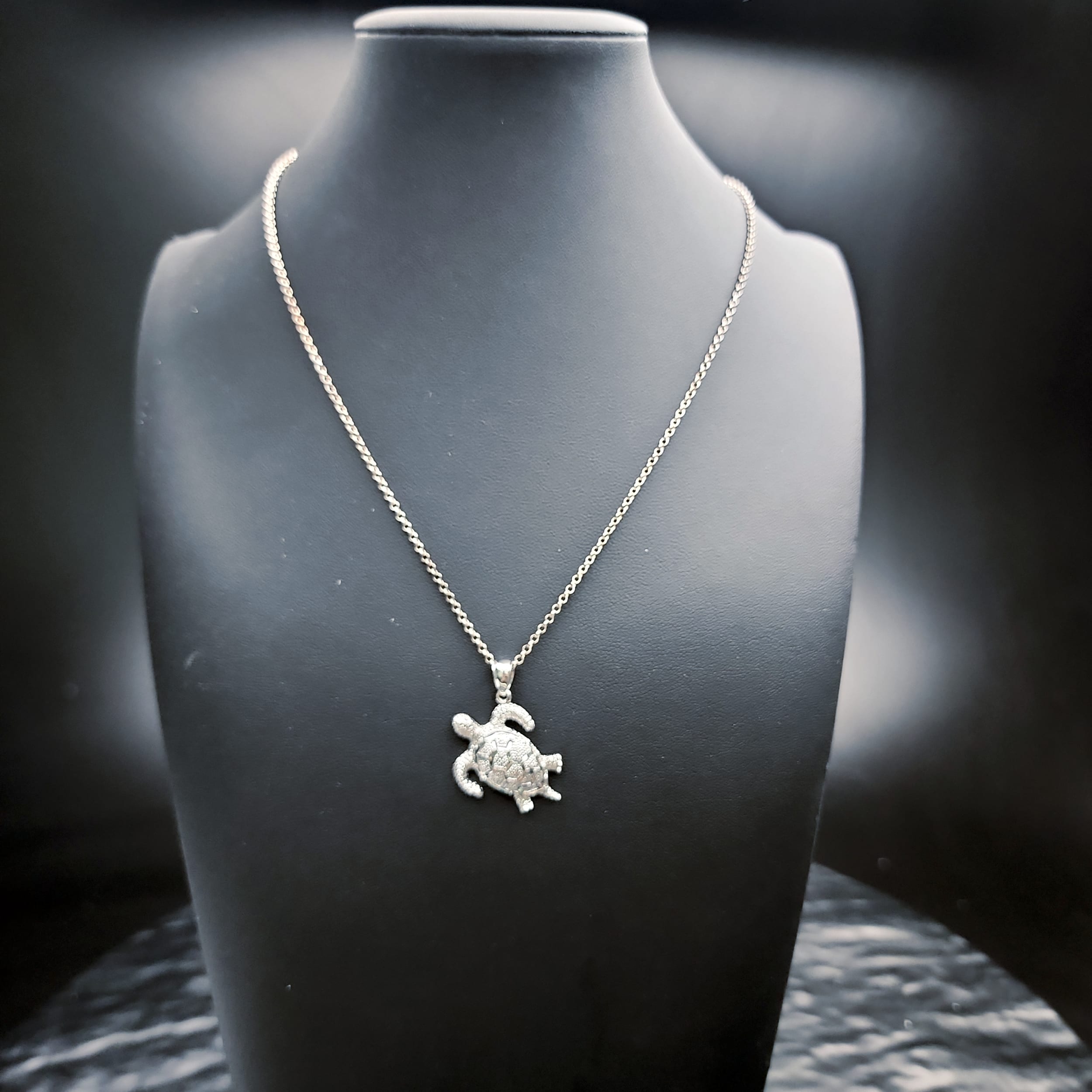 925 Sterling Silver Sea Turtle Necklace Pendant Vtg Jewelry 16