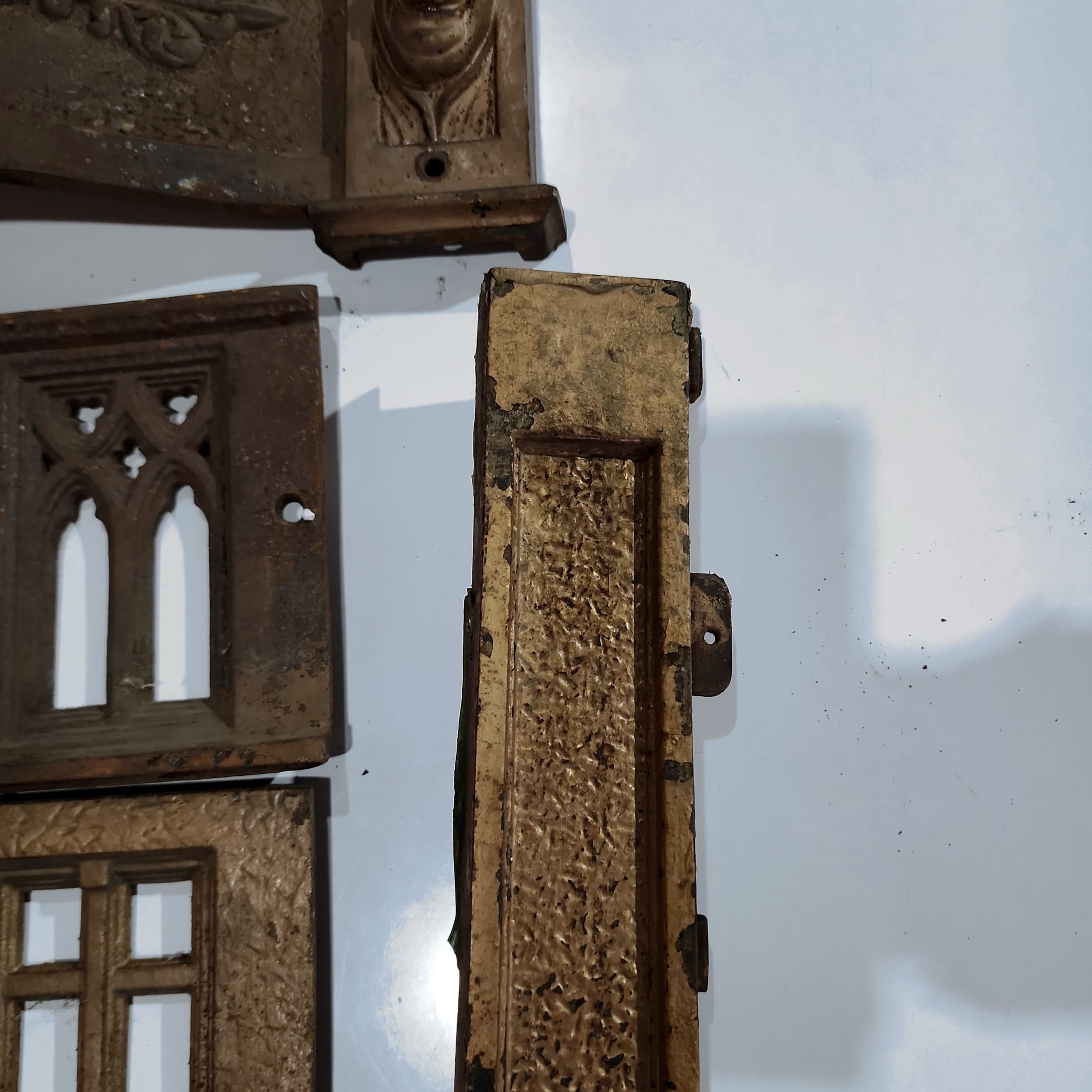 GOTHIC RENAISSANCE 1800s CAST IRON FIREPLACE Unassembled (BROKEN TABS) 25 x 30 - Picture 8 of 9