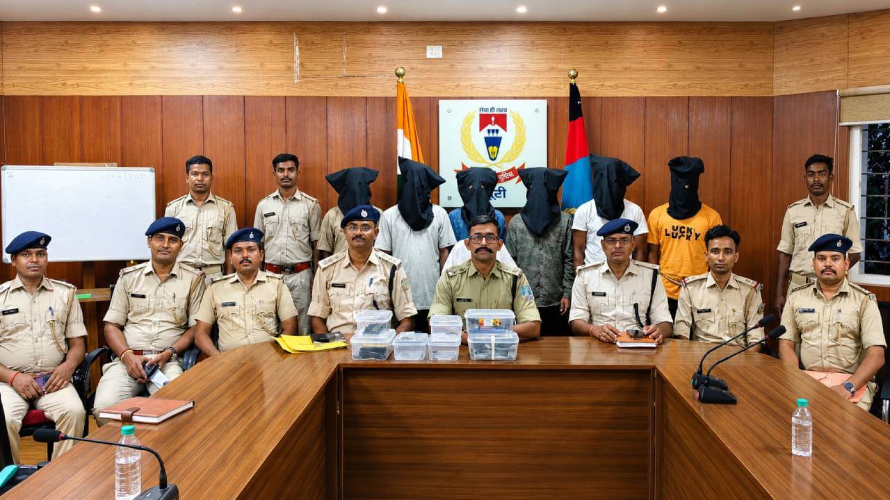 खूंटी : लेवी और फायरिंग कांड में सात गिरफ्तार, जंगल में हथियार बरामदगी के दौरान अपराधी ने पुलिस पर चलाई गोली
