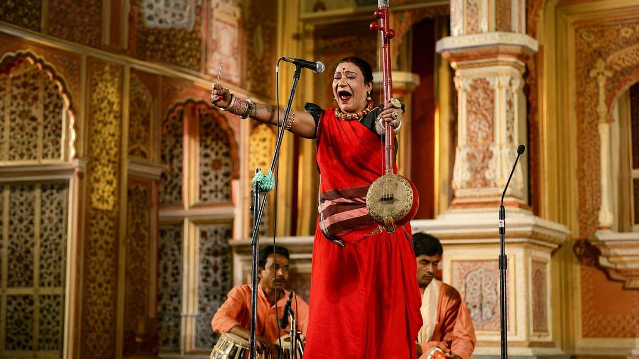 …दीया खामोश है लेकिन किसी का दिल तो जलता है