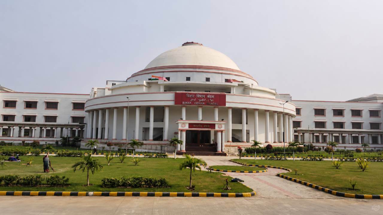 बिहार विधानमंडल का मानसून सत्र संपन्न, 21 विधेयकों पर लगी मुहर; दोनों सदनों की कार्यवाही अनिश्चितकाल के लिए स्थगित