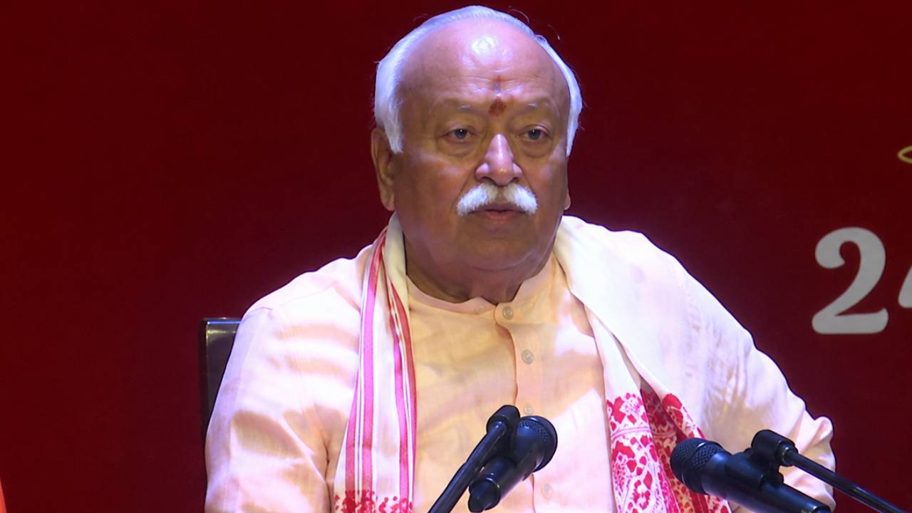 'आज आदेश नहीं, संवाद की जरूरत है': मोहन भागवत बोले- नई पीढ़ी को तर्क से समझाइए, हुक्म से नहीं