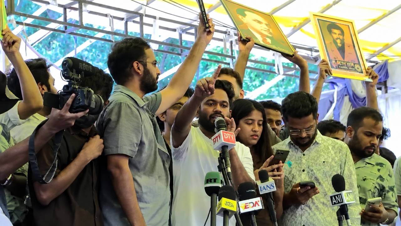 एक इंसान को संविधान से बड़ा बनाने से ही देश का हुआ नुकसान: दीपके