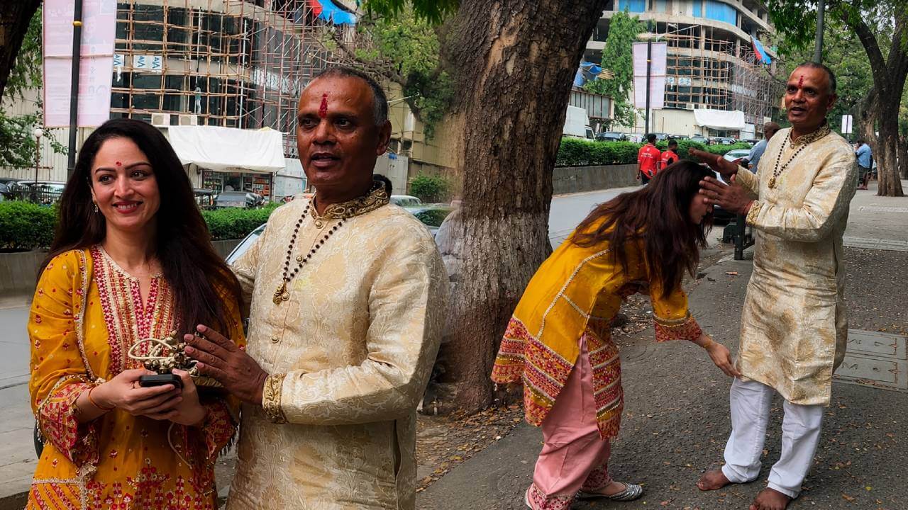 गुरु पूर्णिमा पर संदीपा धर ने लिया कथक गुरु का आशीर्वाद, विनम्र अंदाज ने जीता दिल