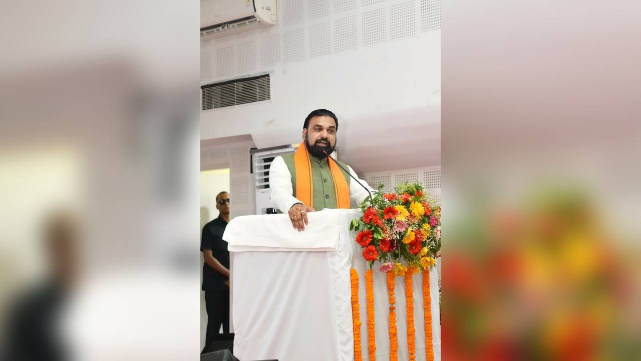छात्रों की शिकायत अब फाइलों में नहीं अटकेगी, 30 दिन में समाधान; 11वें दिन मुख्यमंत्री कार्यालय से नोटिस