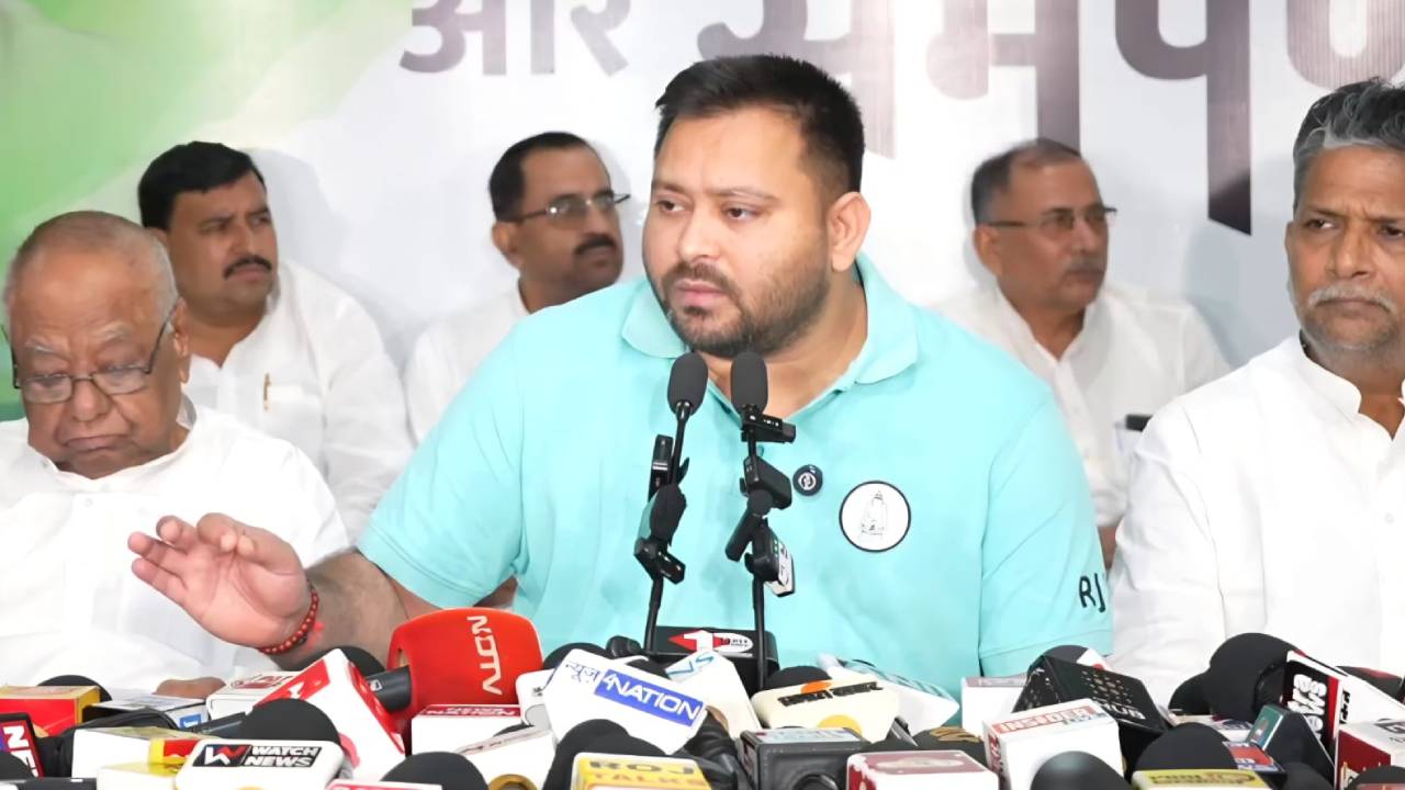 एके-47 से छात्रों पर गोली चलाने का आदेश किसने दिया? तेजस्वी का सरकार पर हमला, न्यायिक जांच और एसपी के निलंबन की मांग