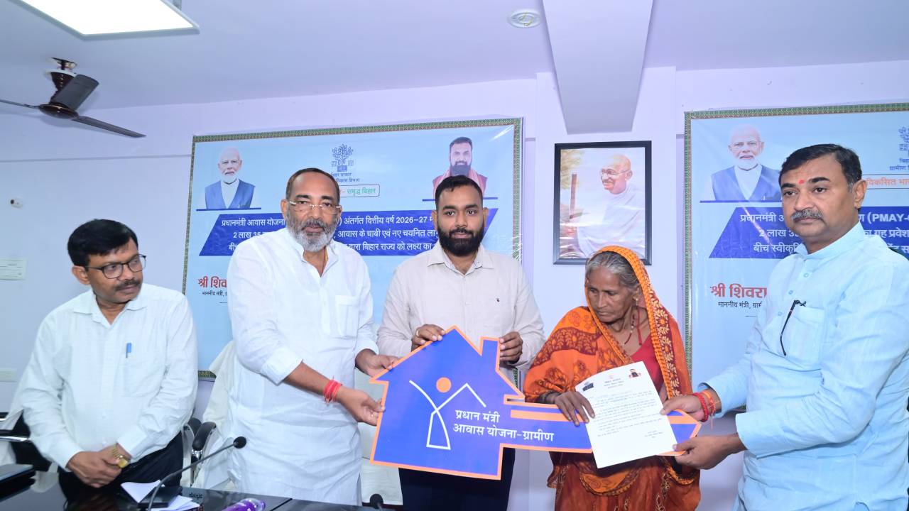 33 हजार गरीब परिवारों का सपना हुआ साकार, पीएम आवास योजना के तहत नए घरों में हुआ सामूहिक गृह प्रवेश