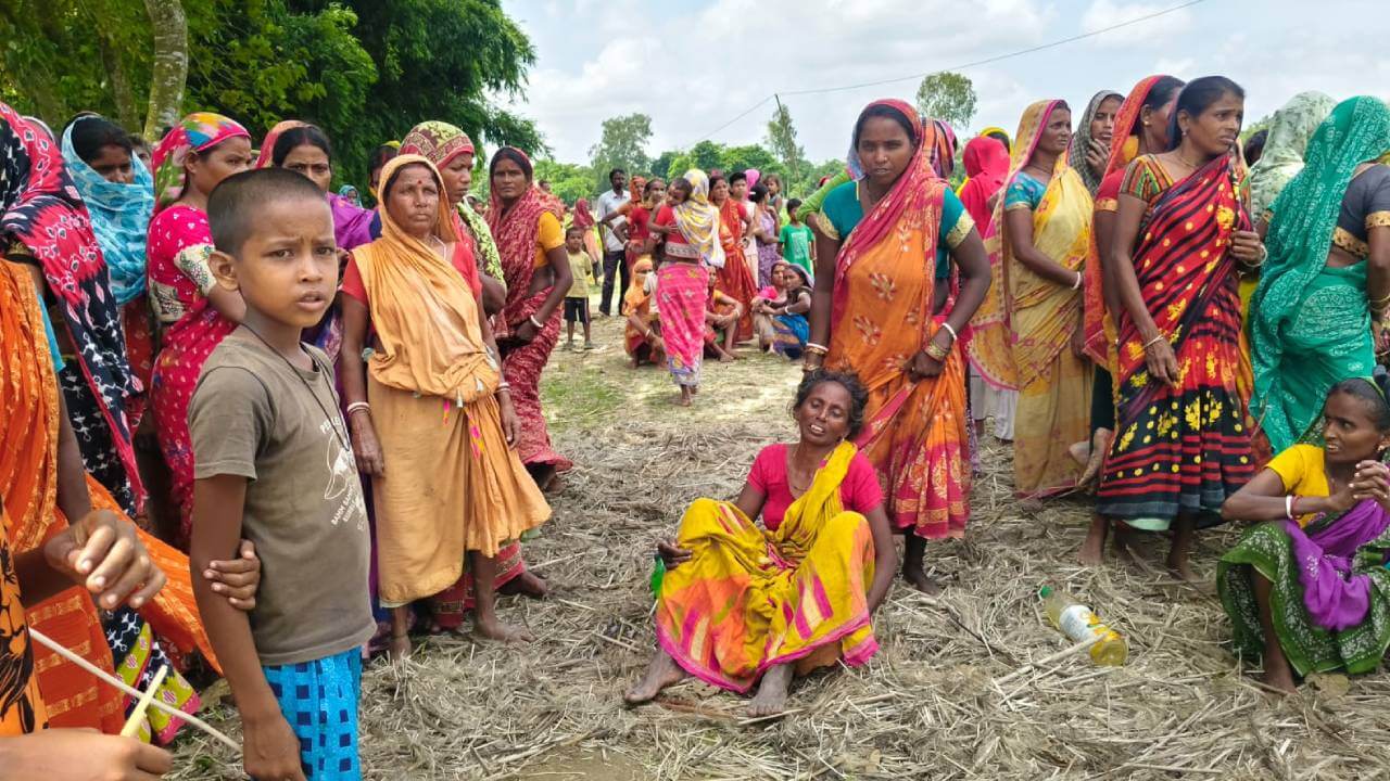 घर से निकला, सुबह पेड़ से लटका मिला नाबालिग: बारसोई में आत्महत्या से परिवार में मातम