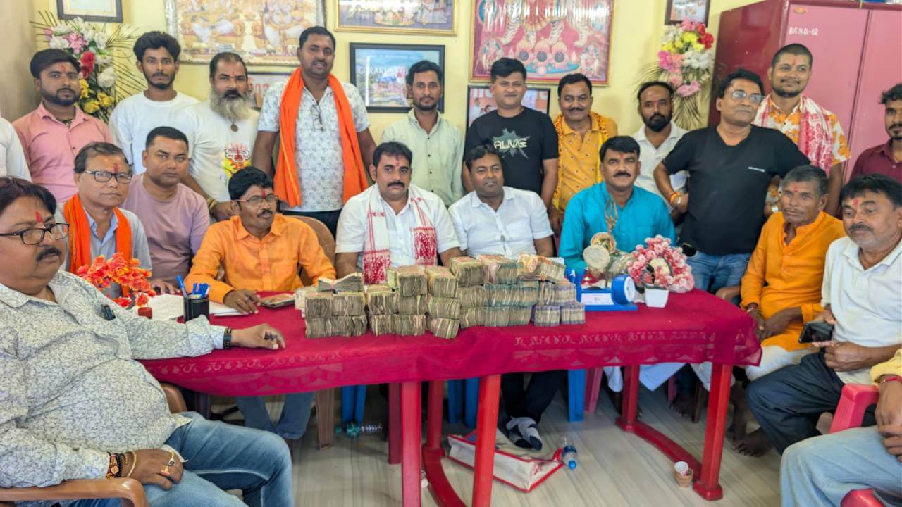 सावन में गोरखधाम मंदिर पर बरसी श्रद्धा: चढ़ावे से 62.60 लाख रुपये से अधिक की आय, सोने-चांदी के जेवर भी चढ़े