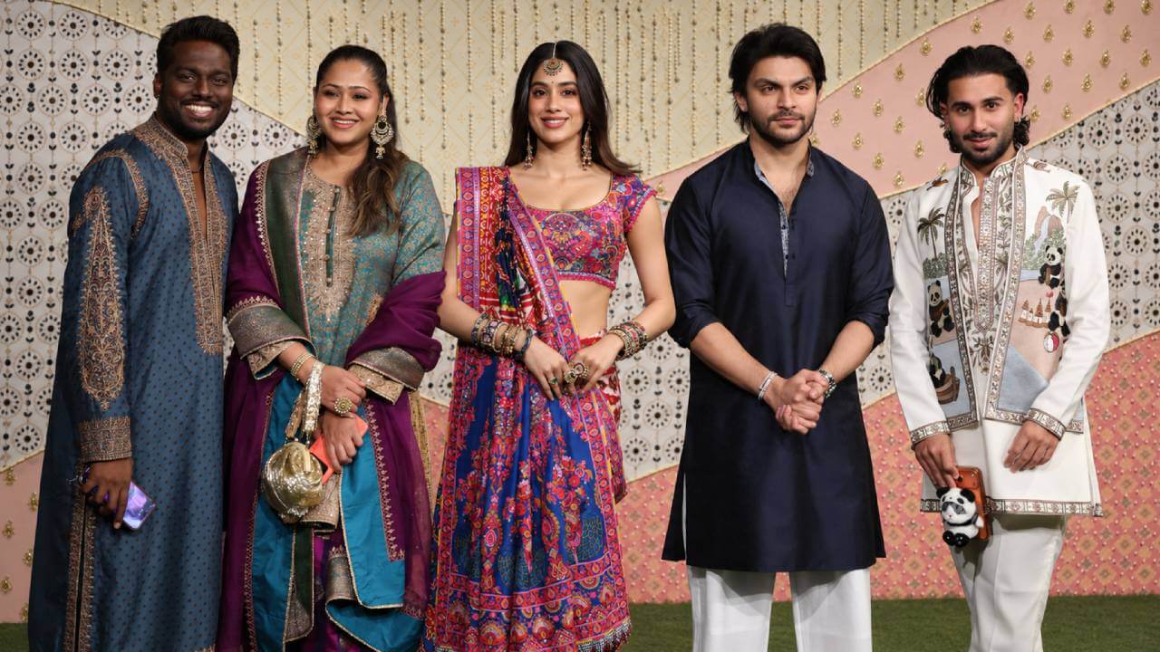 अंबानी परिवार के गणेश उत्सव में सितारों का मेला, एटली-प्रिया से जाह्नवी, ओरी और वीर पहाड़िया ने लिया बप्पा का आशीर्वाद