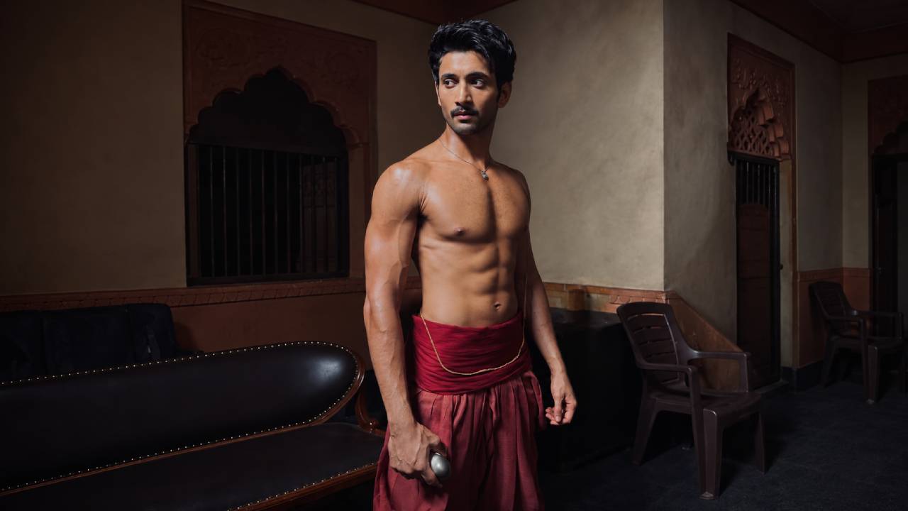 15 महीने की ट्रेनिंग, 3500 से 1800 कैलोरी तक का सफर; ऐसे ‘द रिवोल्यूशनरीज’ के सचिन बने रोहित सराफ