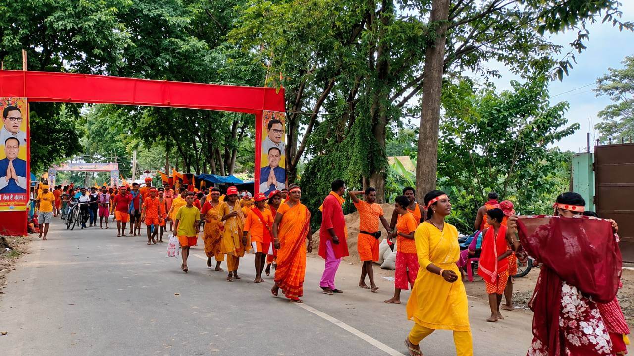 पूर्वी चंपारण में कांवर पथ पर उतरा समाजवाद: 80 किलोमीटर की राह में हर अजनबी अपना है