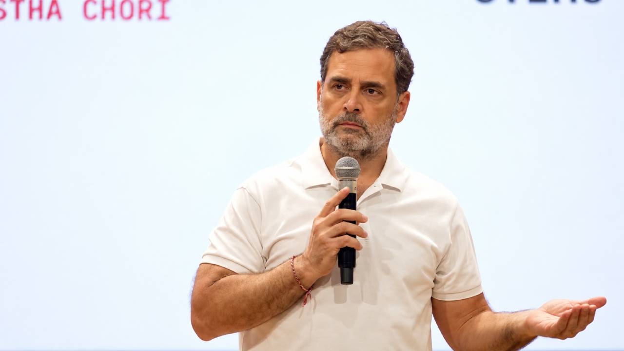 ज्ञानेश कुमार दें इस्तीफा, ‘वोट चोरी’ देश की लोकतांत्रिक बुनियाद पर हमला: राहुल