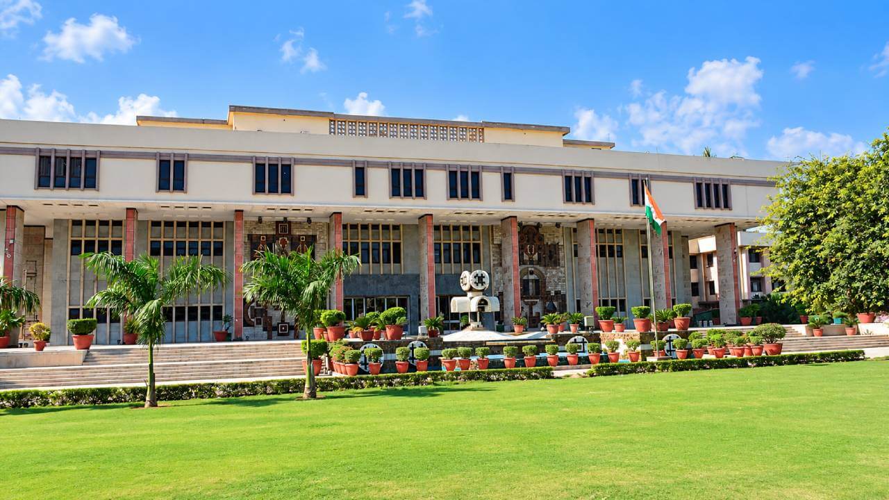 चुनाव ड्यूटी में कितनों की गई जान, आंकड़ा आखिर कहां है? सीआरपीएफ अधिकारी ने खटखटाया दिल्ली हाईकोर्ट का दरवाजा
