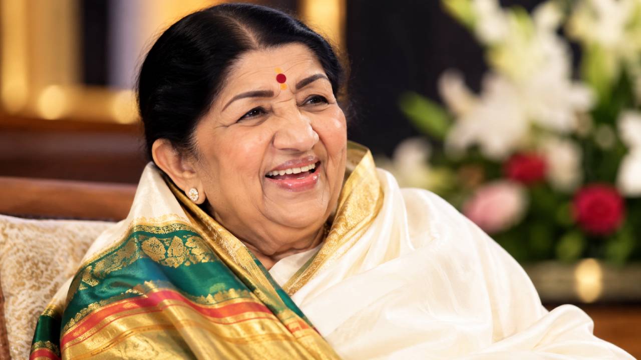 लता मंगेशकर: सुरों की वह रौशनी जो कभी बुझी नहीं, दर्द छेड़ा तो आंखें नम और मोहब्बत गाई तो दिल धड़क उठे