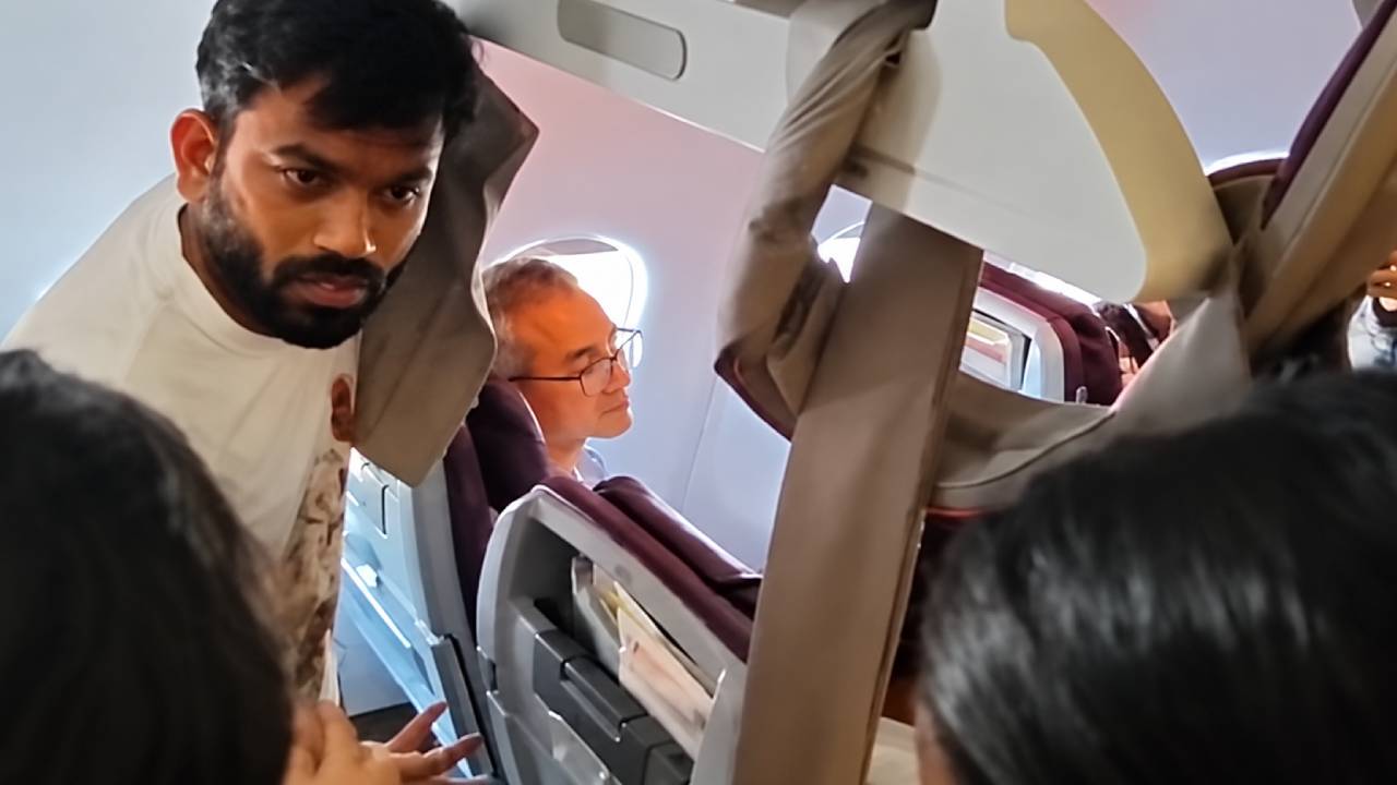 वोट चोरी के आरोपों पर दिल्ली में घमासान, विमान से सीजेपी के तीन नेता हिरासत में, जंतर-मंतर पर कड़ा पहरा