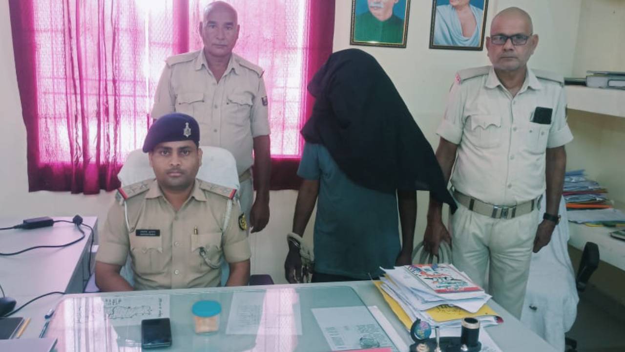 सीवान में स्मैक के खिलाफ पुलिस की कार्रवाई, 15.74 ग्राम मादक पदार्थ के साथ दो गिरफ्तार