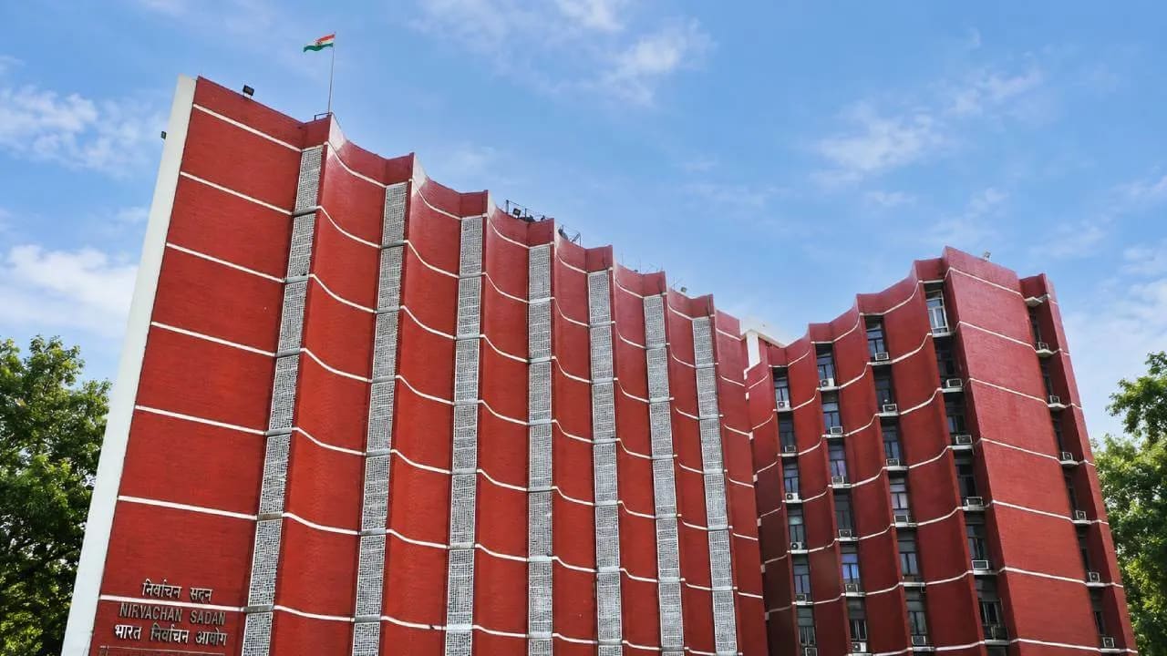 17 राज्यों में 02 नवंबर से वोटर लिस्ट का होगा पुनरीक्षण, 04 जनवरी को अंतिम सूची