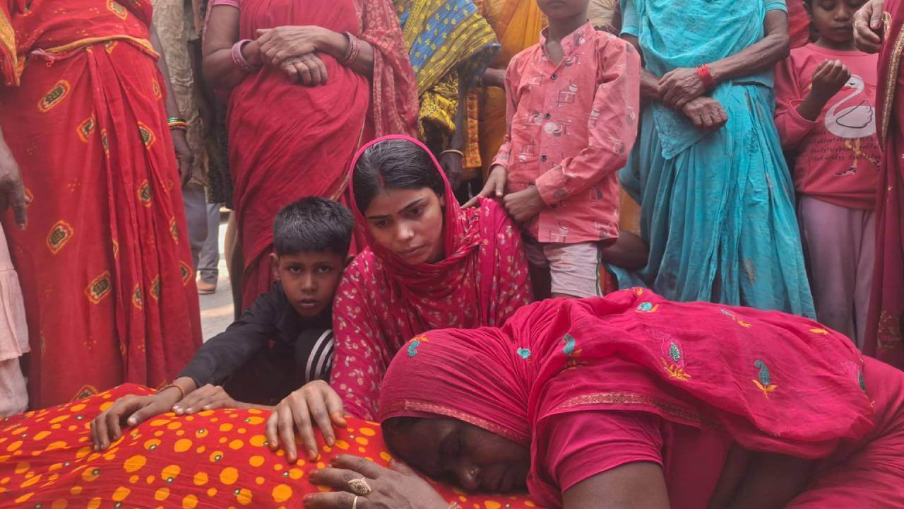 पूर्वी चंपारण: दो युवकों की मौत; मुआवजे के लिए सड़क जाम