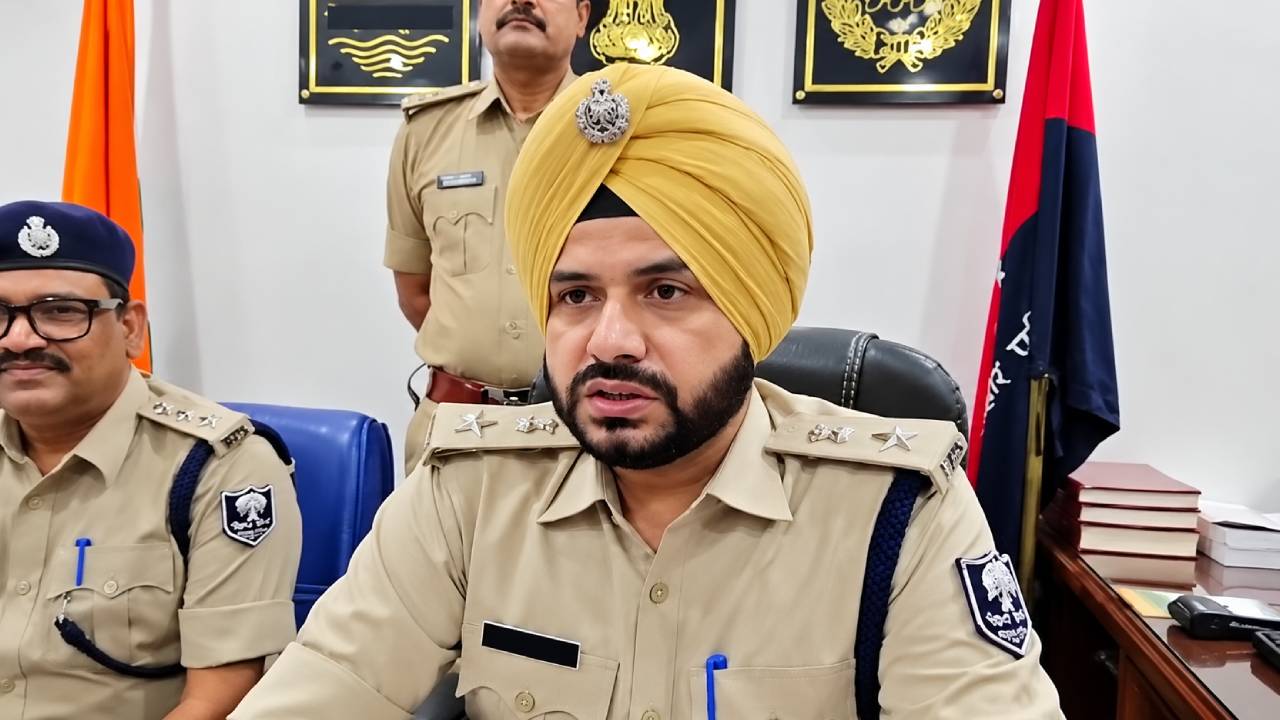 बिहार: पूर्व मंत्री प्रो. चंद्रशेखर के ममेरे भाई की हत्या का खुलासा, तीन गिरफ्तार