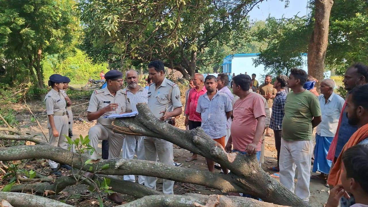 पत्नी को बचाने तालाब में कूदा पति, दोनों की मौत