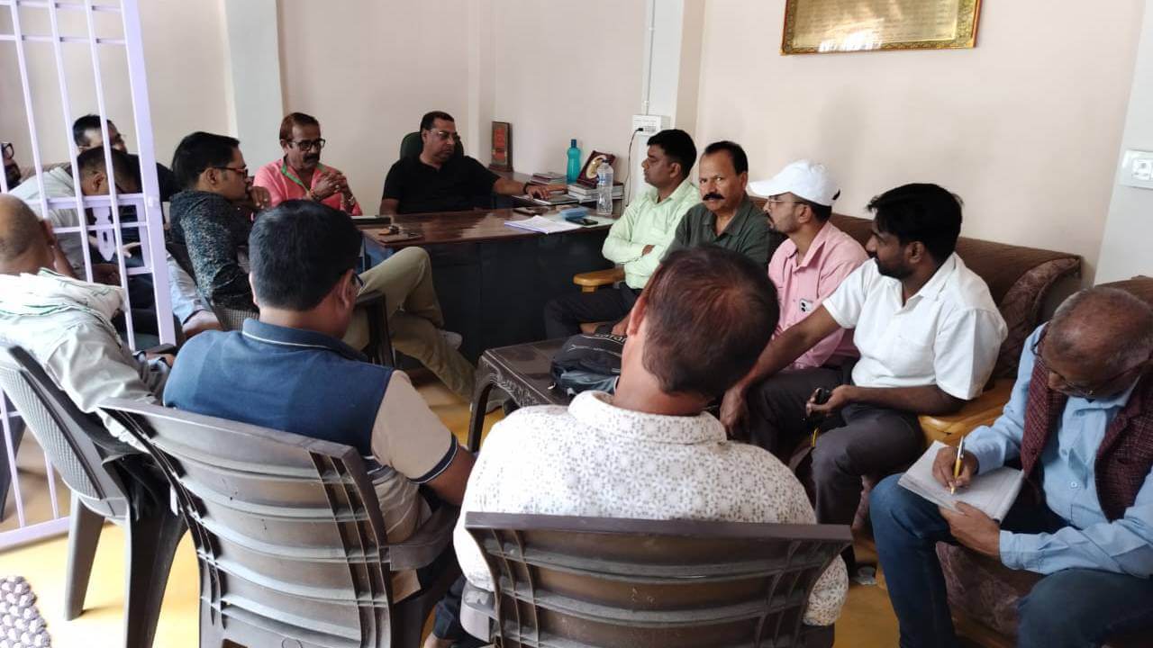 रक्सौल में पत्रकार के दो प्रतिष्ठानों पर कार्रवाई की जांच करेगी प्रेस क्लब की टीम, डीएम से मांगी सुरक्षा और सहयोग