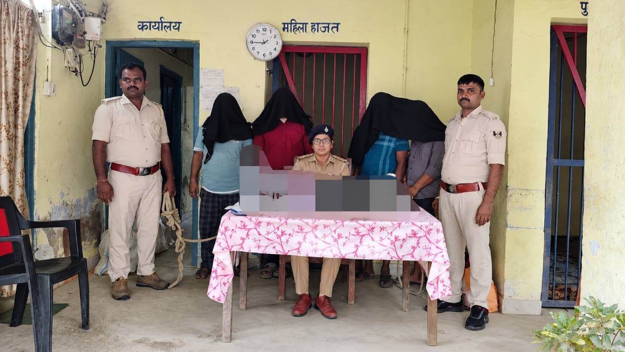 किराना दुकान में नशे का खेल: आंदर में चार गिरफ्तार, गांजा-शराब और नकदी जब्त