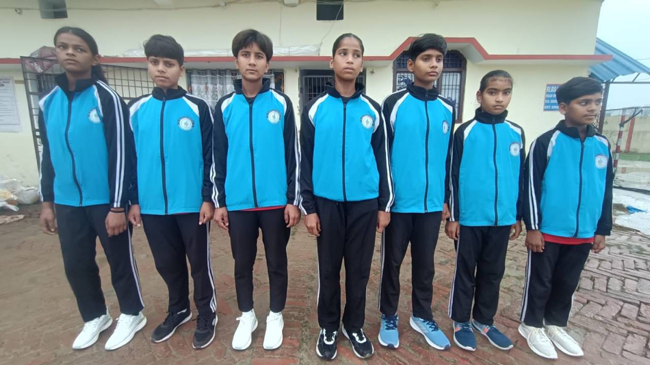 सीवान की सात बेटियों का फुटबॉल में जलवा, सारण प्रमंडल टीम में बनाई जगह
