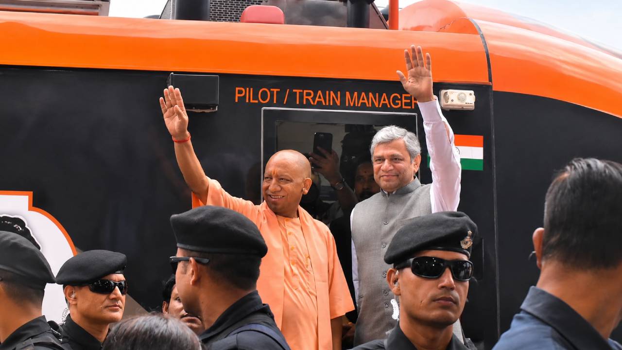 वाराणसी-दिल्ली वंदे भारत स्लीपर शुरू, रातभर का सफर अब 9 घंटे 20 मिनट में