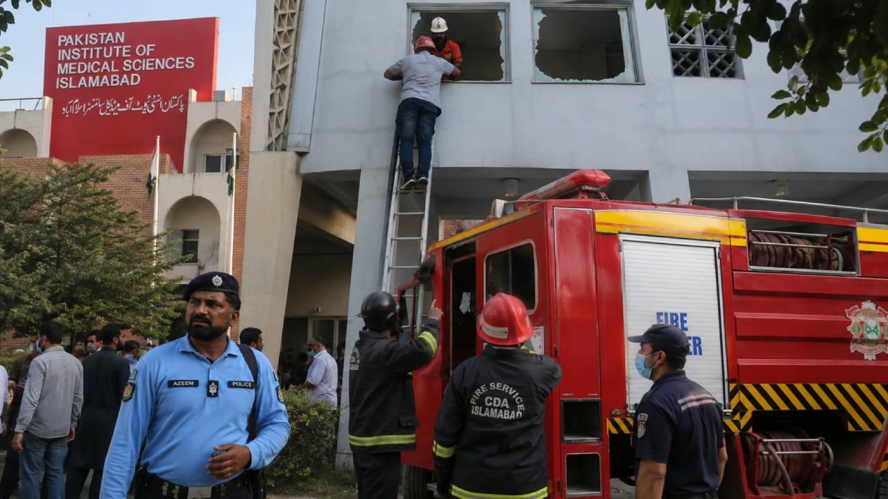 इस्लामाबाद के सबसे बड़े अस्पताल में भीषण आग, नर्सरी में 15 नवजातों की मौत; फायर सेफ्टी पर गंभीर सवाल