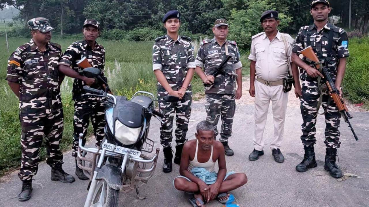 नेपाल से 50 लाख की चरस लेकर भारत में आ रहा था तस्कर; एसएसबी-पुलिस ने दबोचा, बाइक भी जब्त