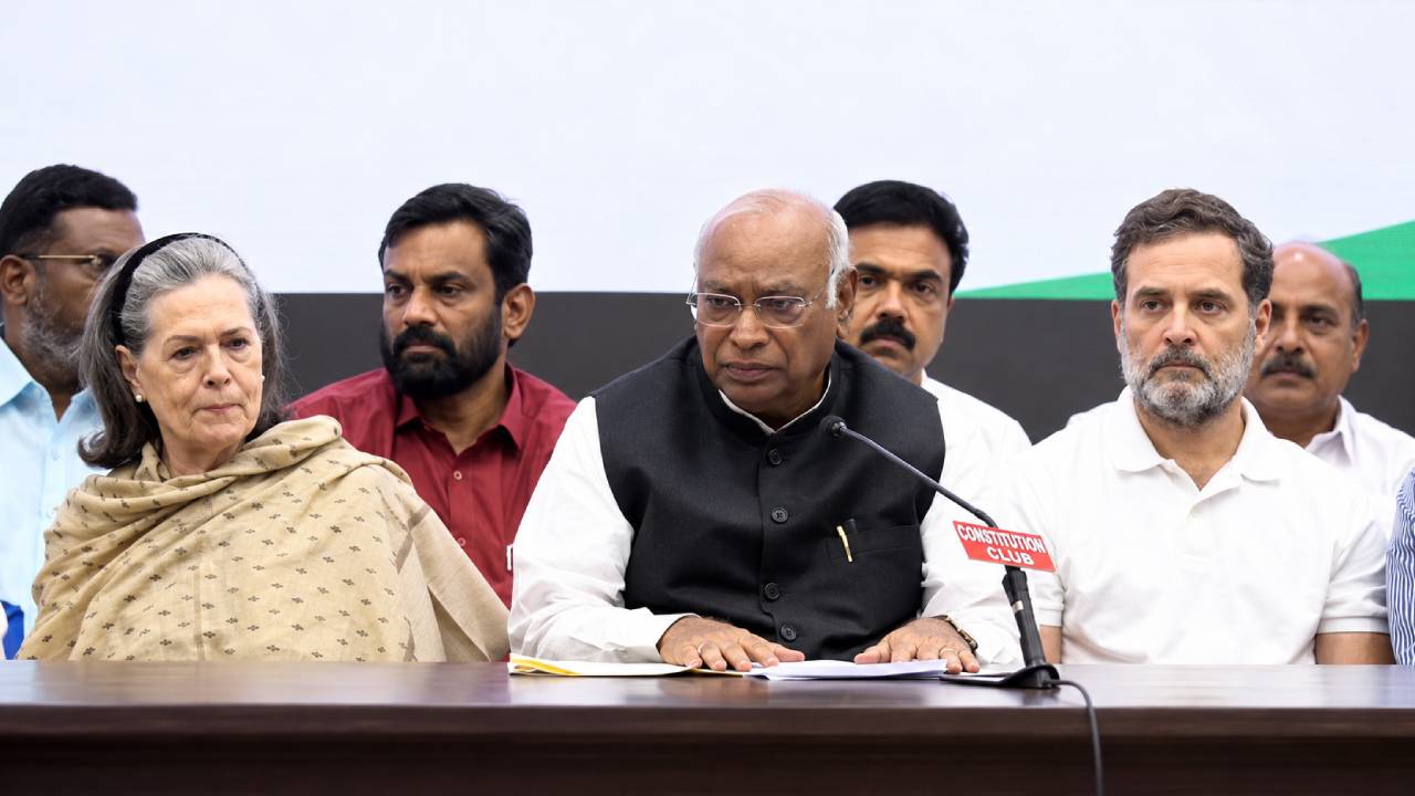 चुनाव आयोग के खिलाफ विपक्ष ने खोला मोर्चा, 02 अक्टूबर से देशभर में ‘लोकतंत्र बचाओ’ अभियान