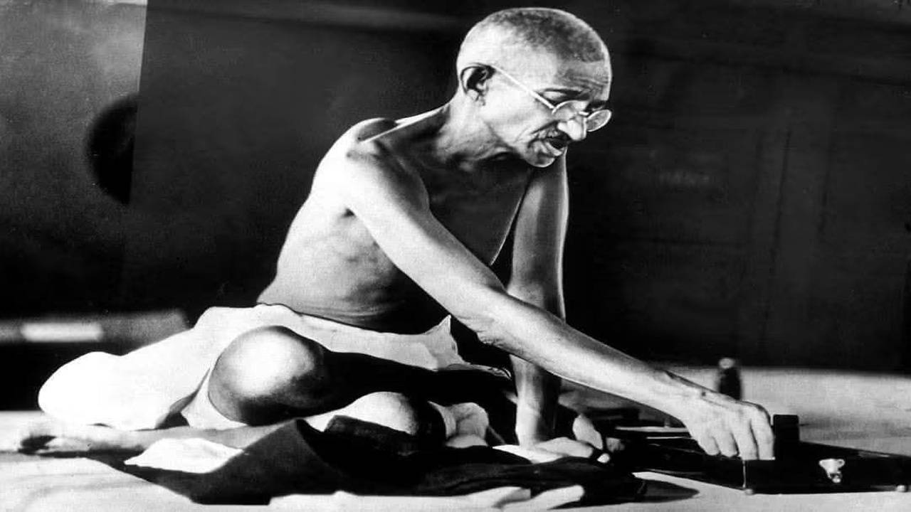 गांधी क्यों अपरिहार्य हैं