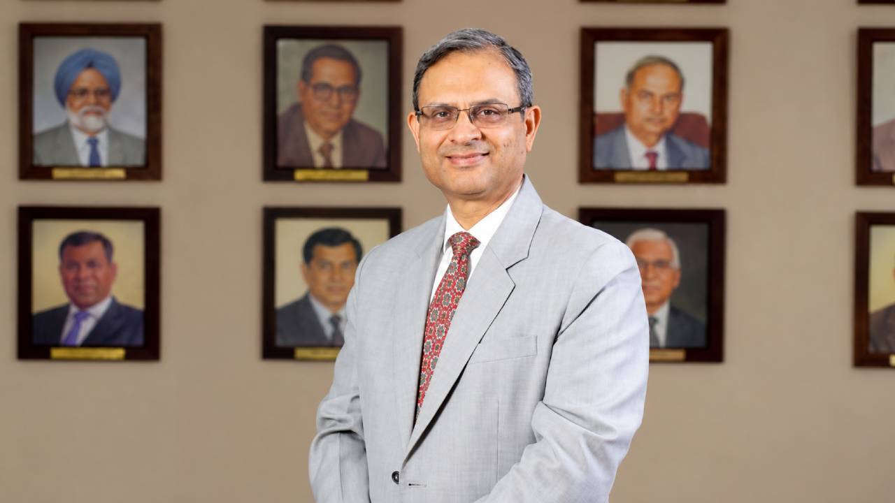 एआई पर आरबीआई गवर्नर की बड़ी चेतावनी: निवेश की रफ्तार थमी तो वित्तीय बाजार में बढ़ सकता है उतार-चढ़ाव
