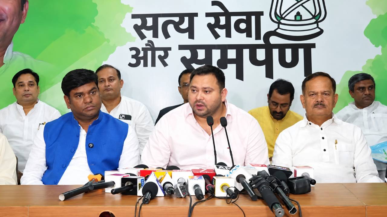 चुनाव आयोग पर तेजस्वी का हमला, 7-8 अक्टूबर को बिहार में आंदोलन का ऐलान