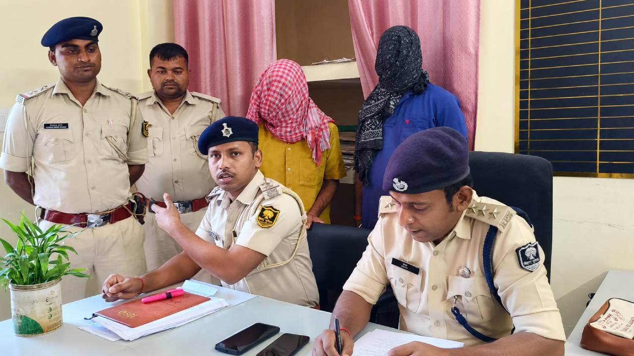 पैसेंजर ट्रेन में गहनों की चोरी का खुलासा, दो घरों से आभूषणों का जखीरा बरामद