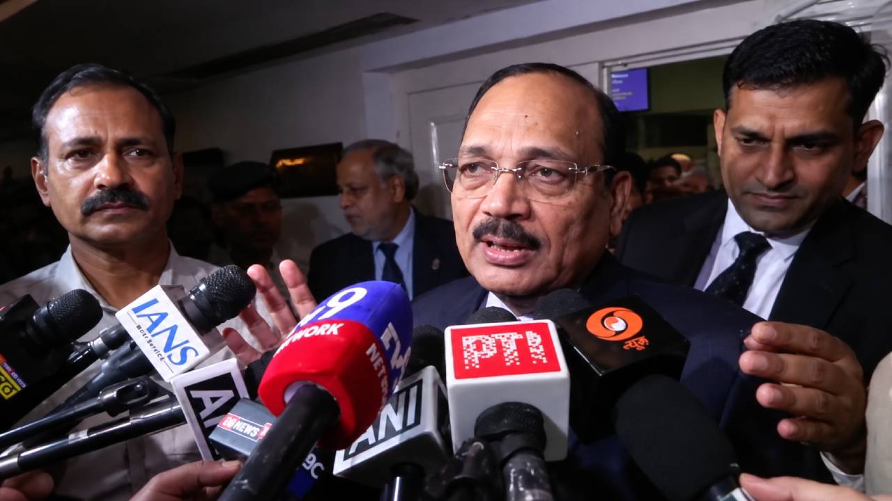 इंडिया गठबंधन के सांसदों से मिलने से मुख्य न्यायाधीश का इनकार, बोले- सुप्रीम कोर्ट के दरवाजे सबके लिए खुले