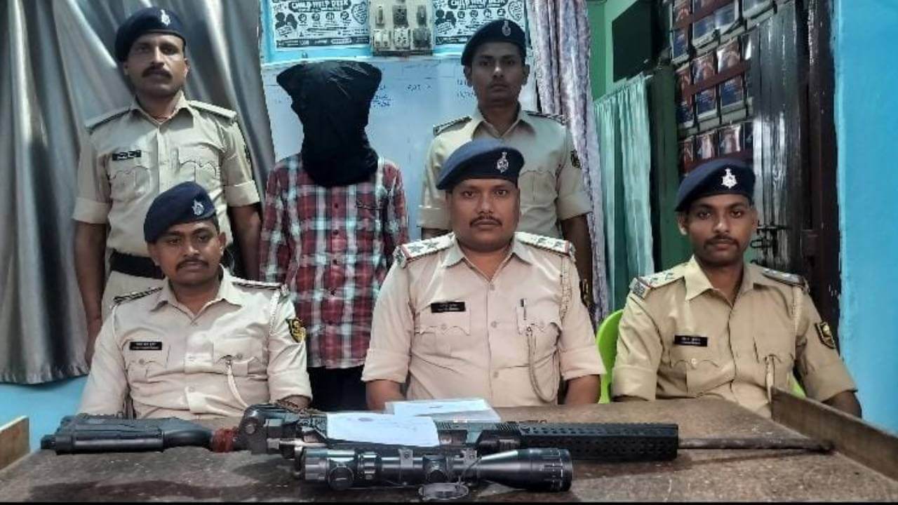 कटिहार में हथियार के साथ युवक गिरफ्तार, एक फरार