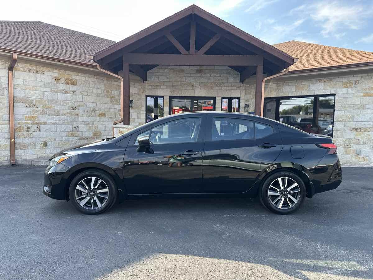 2025 Nissan Versa, photo 1 of 6