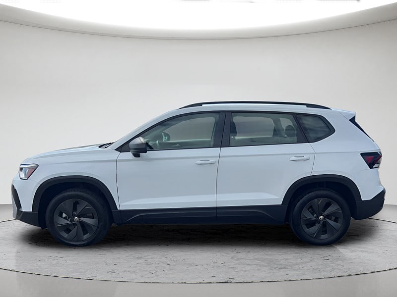 2025 Volkswagen Taos, photo 1 of 17