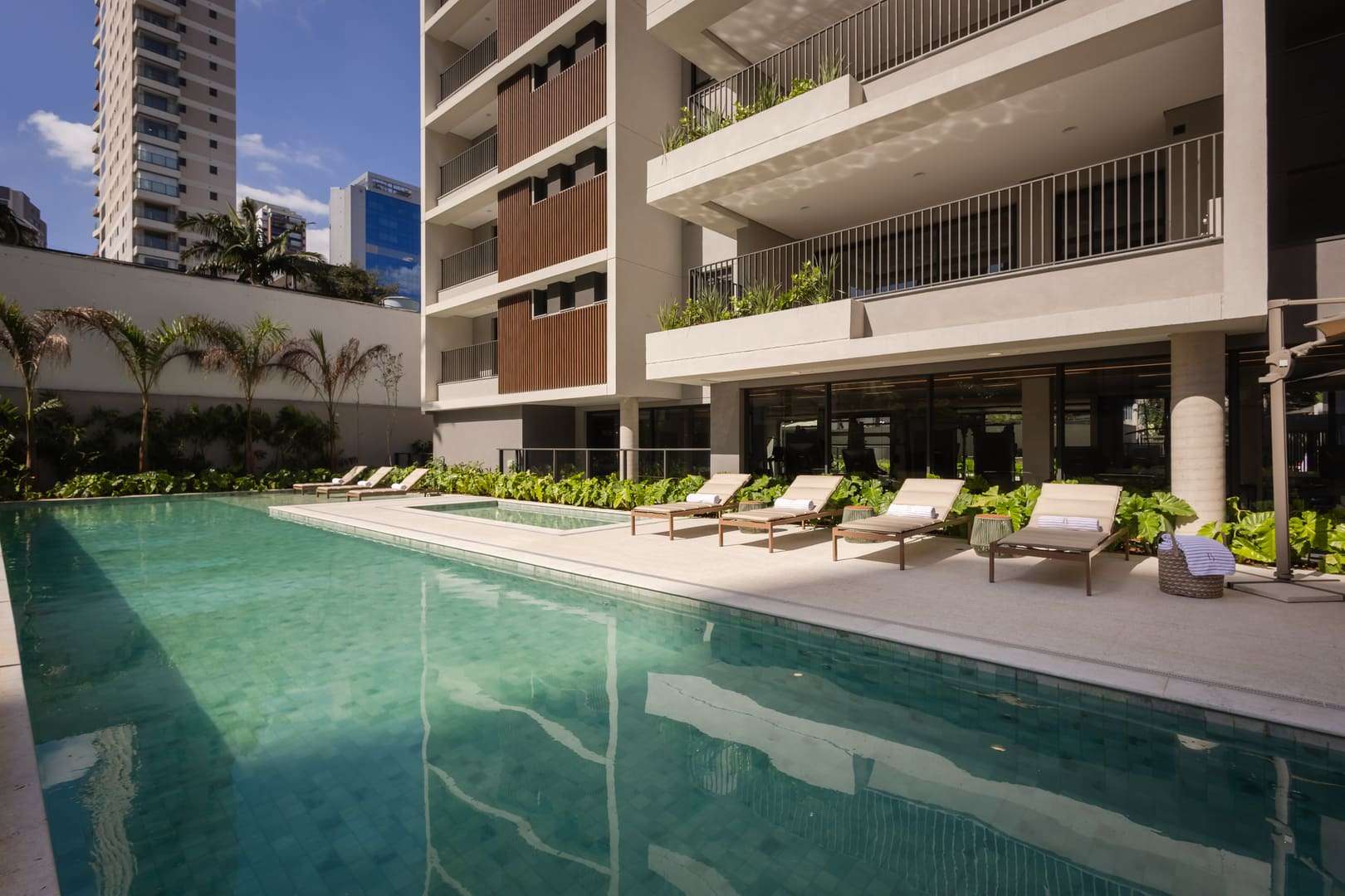 Piscina aquecida de 25 metros do Baume Itaim