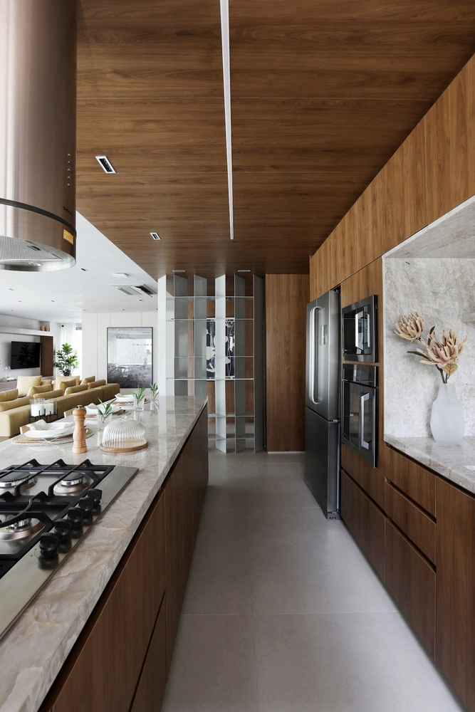 Cozinha — apartamento decorado do Oscar Itaim