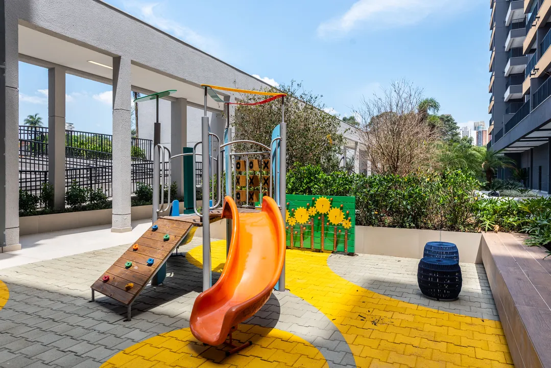Playground com escorregadores do Villa Pio