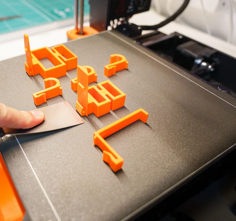 Dexterly 3D printer making personalised desk accessories